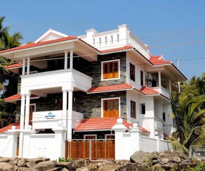 https://imgcld.yatra.com/ytimages/image/upload/t_hotel_yatra_city_desktop/v1443009427/Domestic Hotels/Hotels_Kannur/Sea Breeze Beach Inn/OVERVIEW.jpg